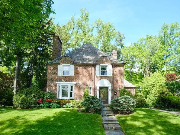 21 Hereford Road, Great Neck, NY 11020