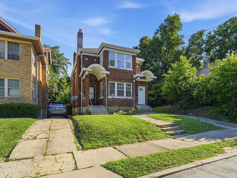 682 Greenwood Ave — Photo 2