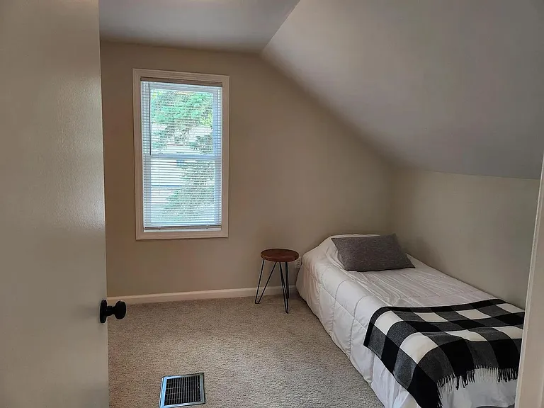 1647 Sylvan Ave SE — Photo 16