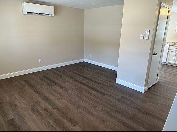 4th image of 2 Oakwood Dr #4