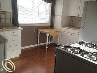 4th image of 23332 Beverly St
