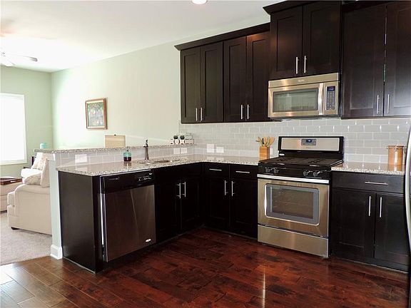 3rd image of 7600 Stoneridge Dr