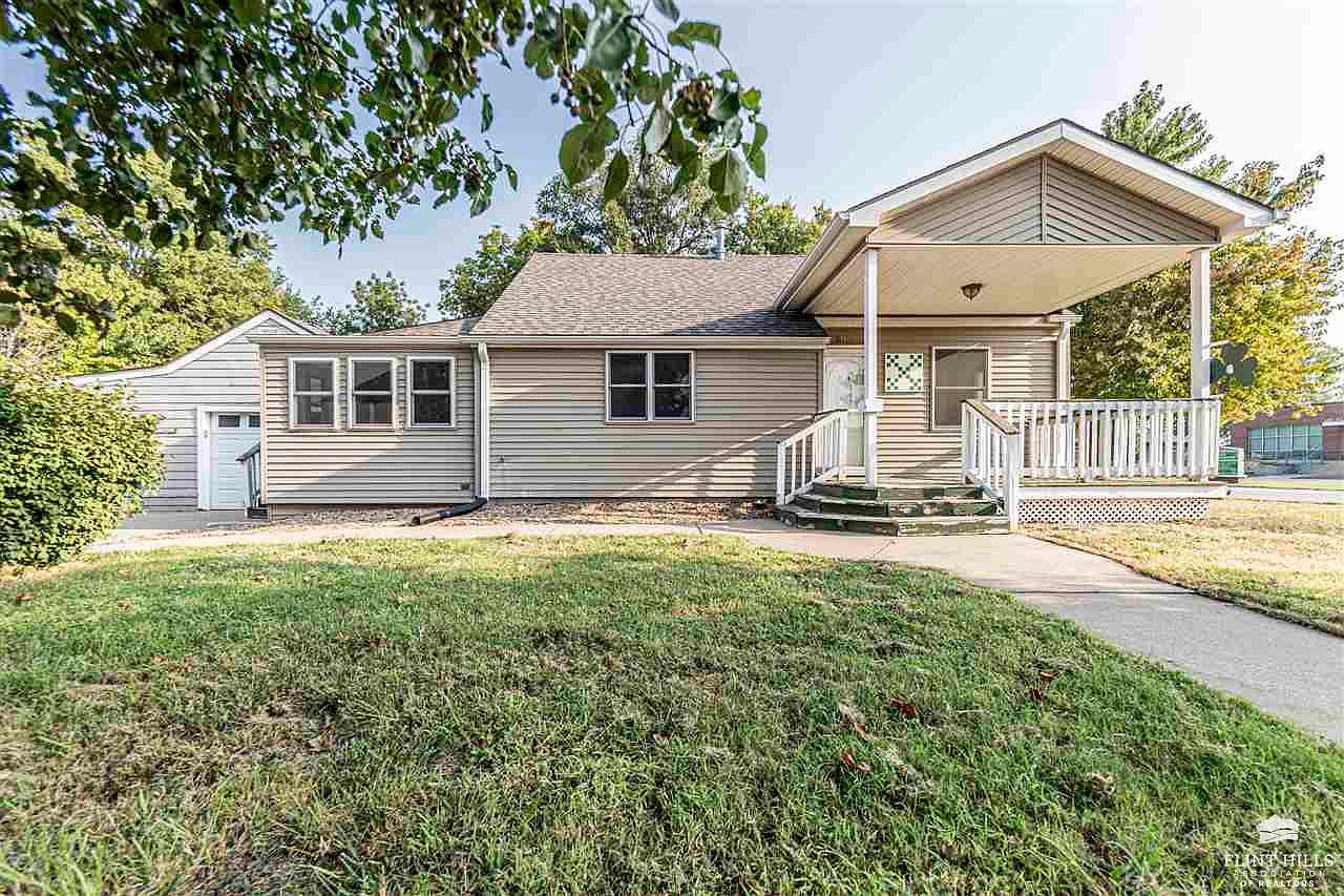 106 W 8th St, Chapman, KS 67431 MLS 20232374 Zillow