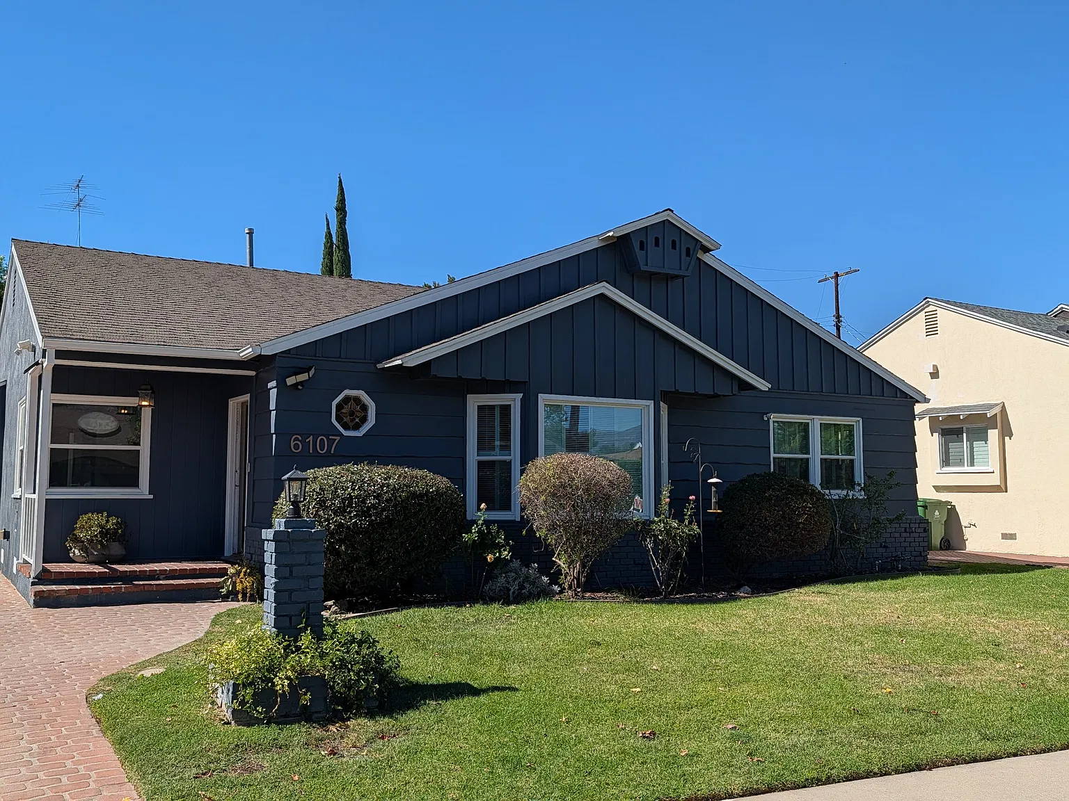 6107 Longridge Ave — Photo 2
