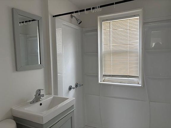 4th image of 166 Rochelle Ave APT 2