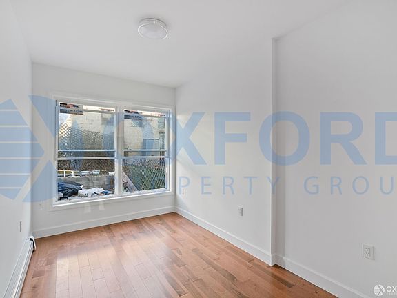 4th image of 1059 40th St #1