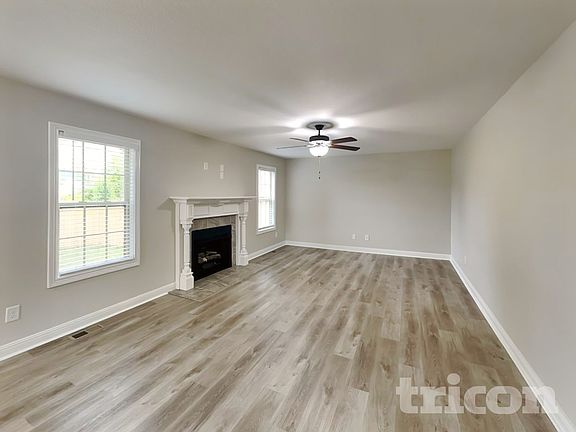 4th image of 727 Cavalier Dr
