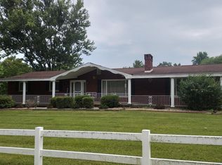 504 E Clark Trl, Herrin, IL 62948