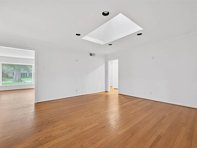 5643 Piping Rock Ln — Photo 17