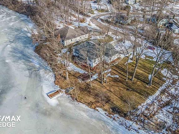 3rd image of 10236 Park Dr