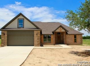 157 W Medium Meadow Dr, Lytle, TX 78052