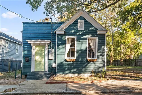 42 Cooper St Photo 1