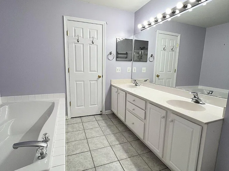 22464 Maison Carree Sq — Photo 12
