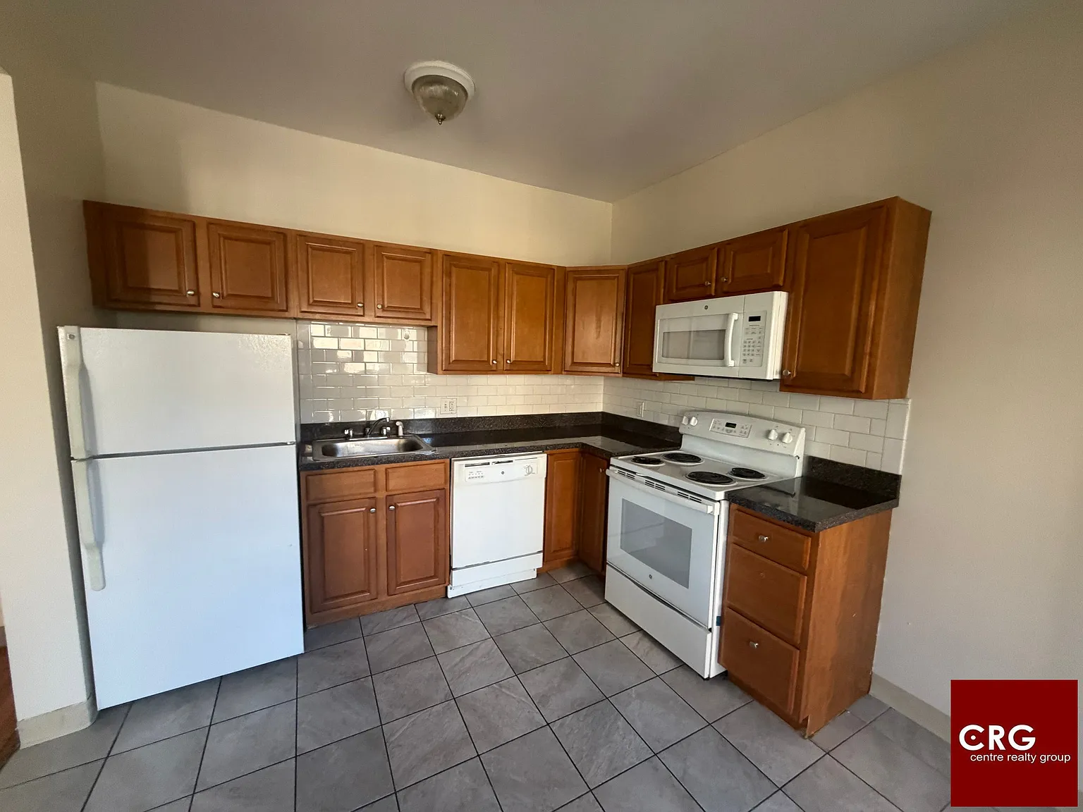 3 bed, 1.5 bath, $4,100 — Photo 1