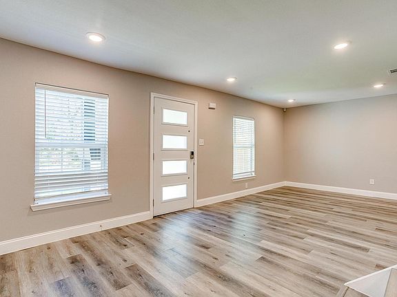3rd image of 727 Stamps Ave