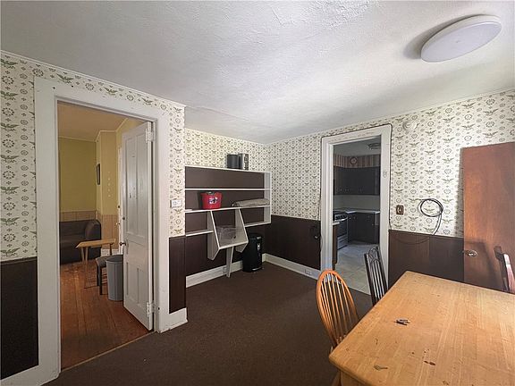 4th image of 27 Cedar St