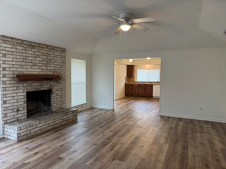 2217 Woodcreek #A — Photo 4
