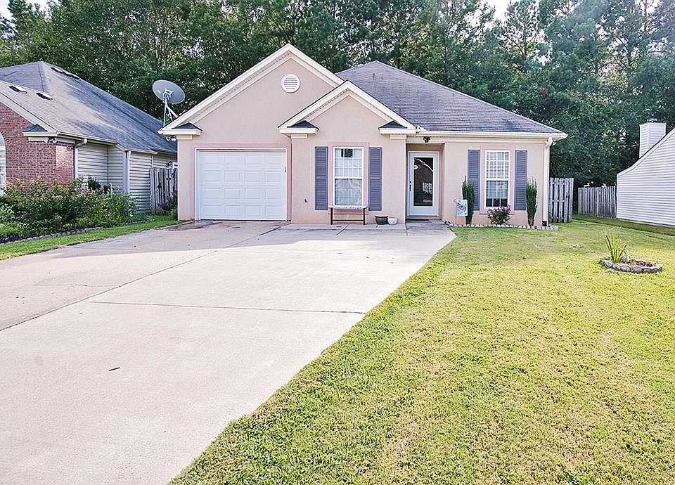 1st image of 127 Pin Oak Dr