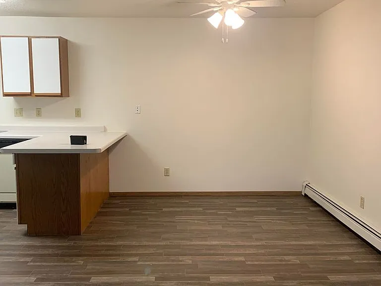 Dakota E & W Apartments — Photo 20
