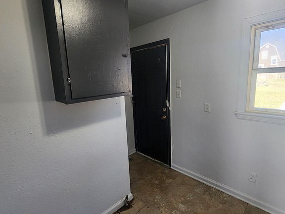 4th image of 230 Kentucky Ave