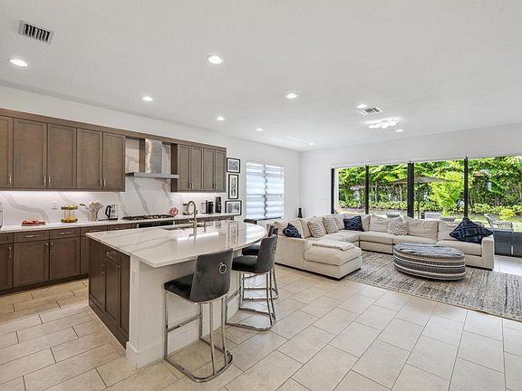 5th image of 8067 White Wave Ter