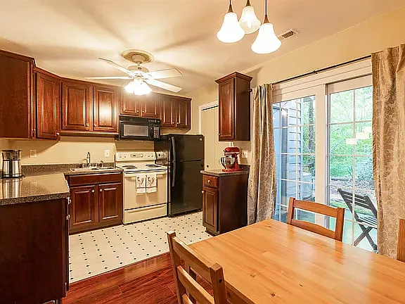 104 Marlowe Ct — Photo 14