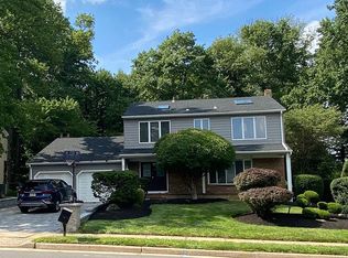 29 Lucille Ct, Edison, NJ 08820