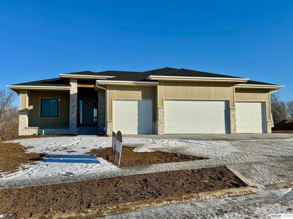 8958 Von St, Papillion, NE 68046
