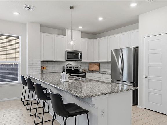 5th image of 6909 Daniel Ranch Dr