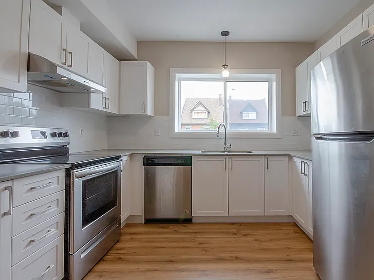 540 King St E #C3 — Photo 3
