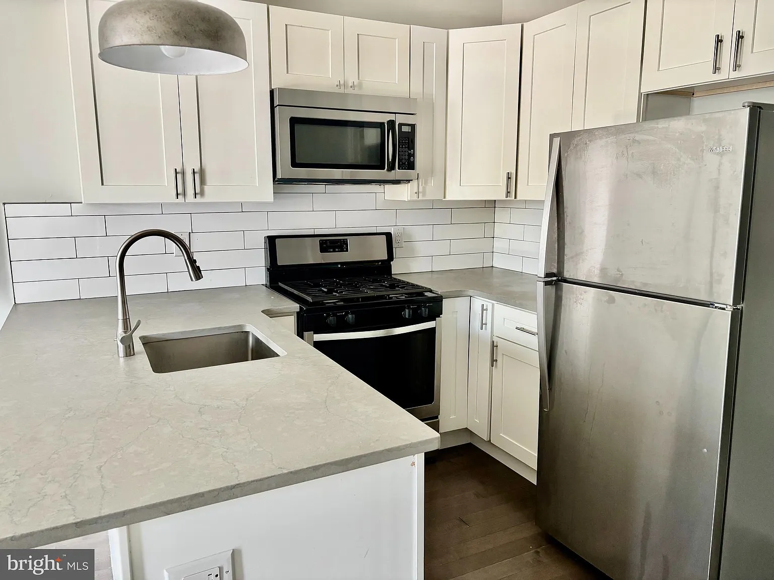 1 bed, 900 sqft, $1,350 — Photo 3