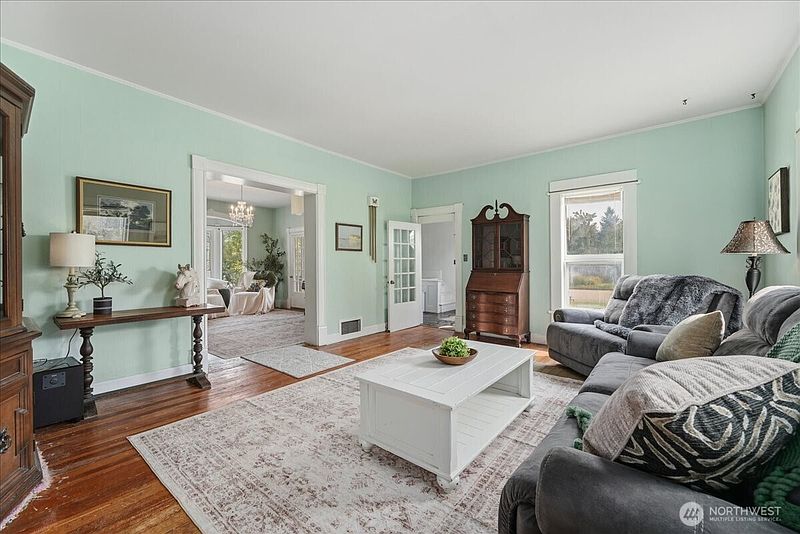 4th image of 503 E Poplar Street