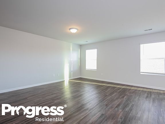5th image of 427 Pollyanna Dr