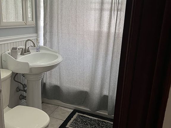 4th image of 871 Canterbury St #1