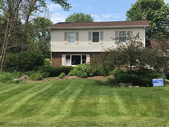 2nd image of 42W466 Foxfield Dr