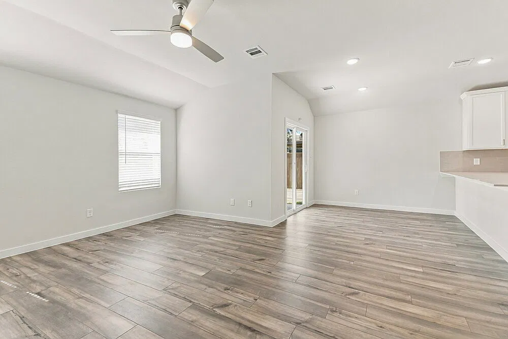 4 bed, 2.0 bath, 1607 sqft, $2,240 — Photo 4