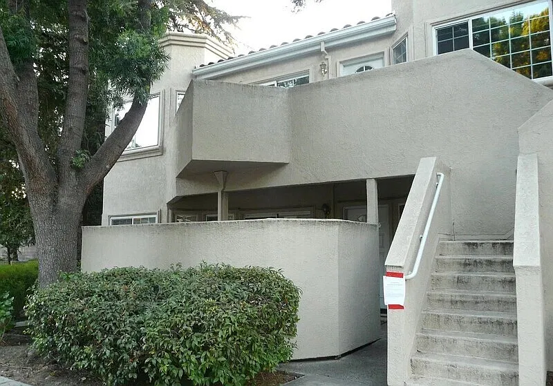 2 bed, 2.0 bath, 990 sqft, $1,962 — Photo 2