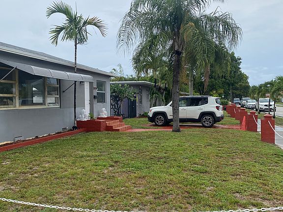 Outside 1 with huge lawn