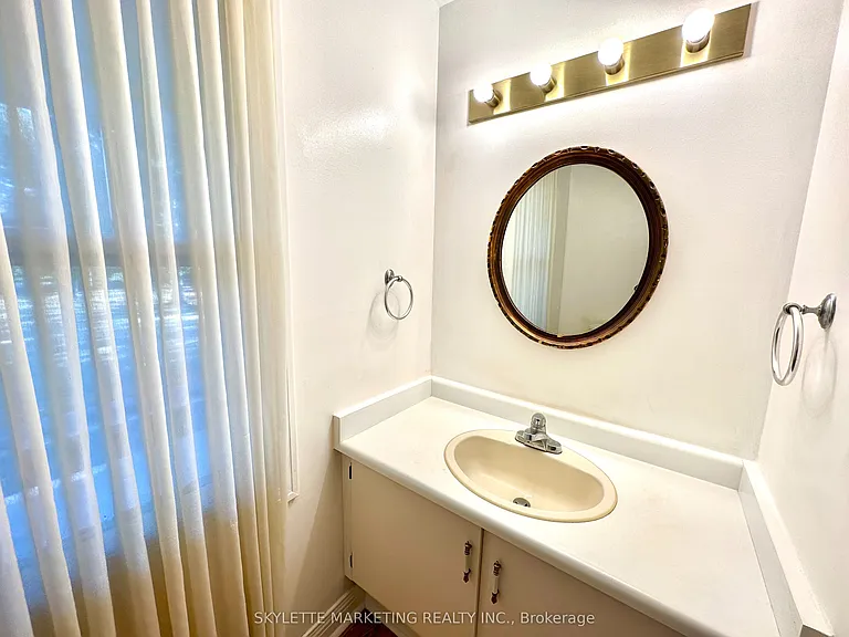 8 Blue Grass Dr — Photo 17