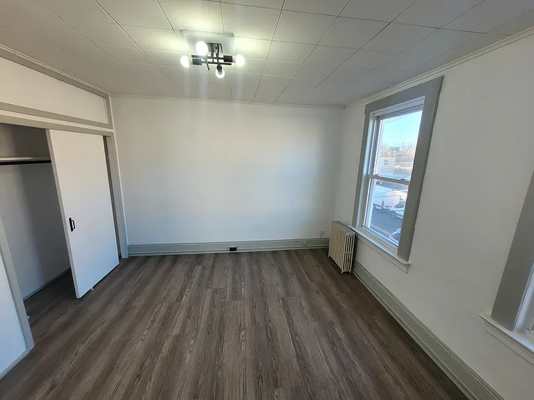 342 Long Ave — Photo 3