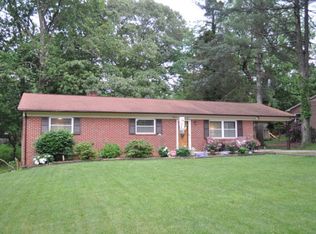 1958 13th St NE, Hickory, NC 28601