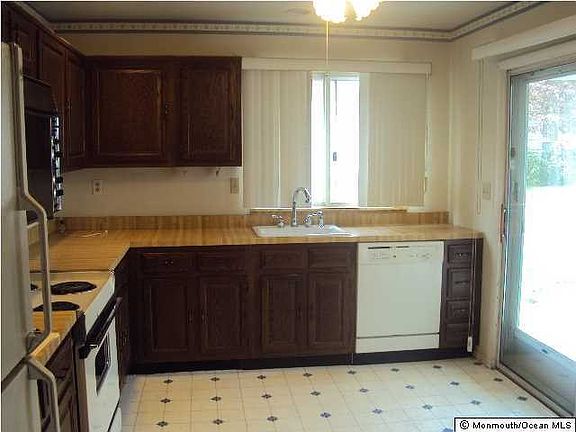 2nd image of 548 Norwich Court #B