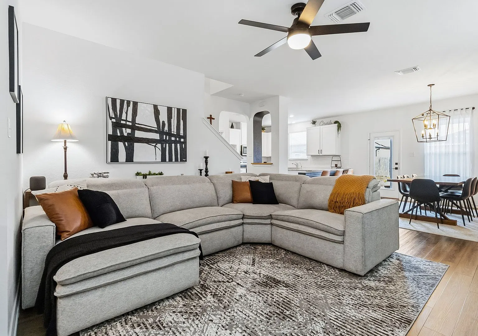 Spacious 3BR Home | 2 Living Areas | Game Room | Community Pool — Photo 4