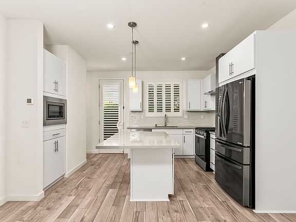 5th image of 195 Log Pond Ln