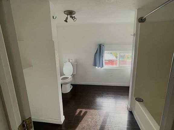 4th image of 523 Mitchell Ave #B