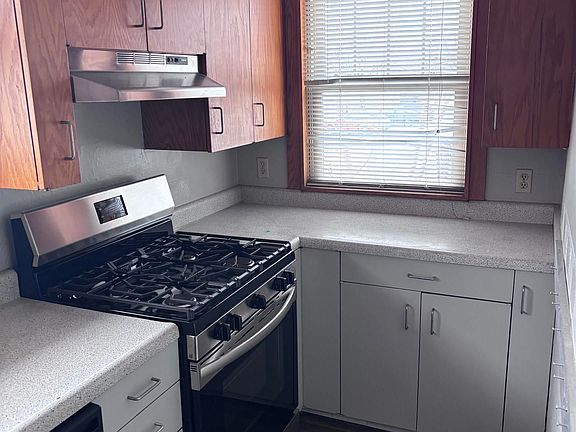 4th image of 710 W Thrush Ave