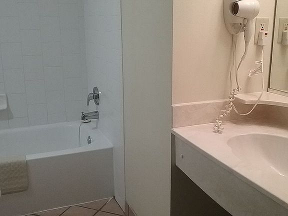 4th image of 1909 S Atlantic Ave #517-519