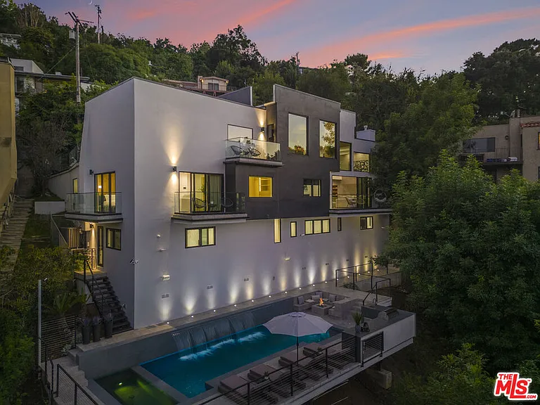 7317 Caverna Dr — Photo 2
