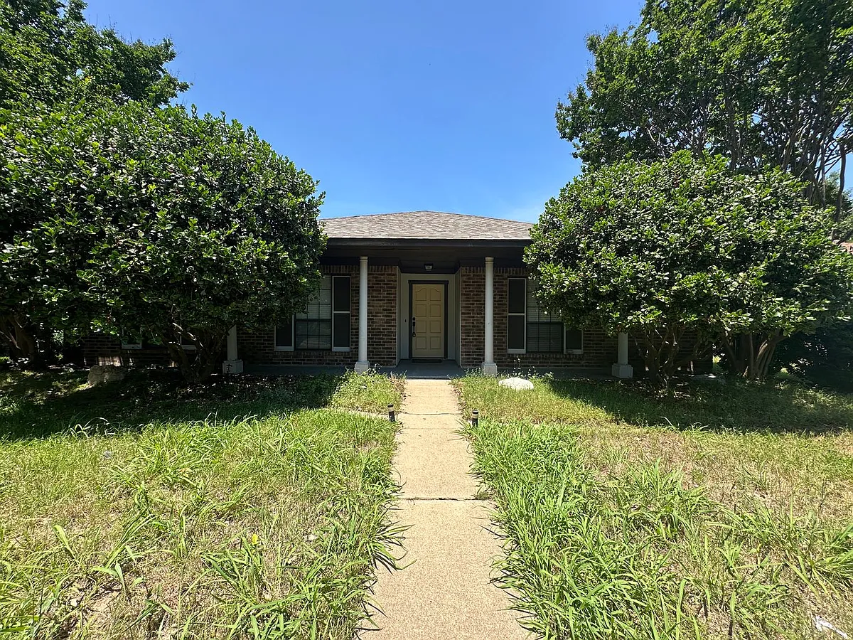 Building Photo - 4045 Cavalry Dr
