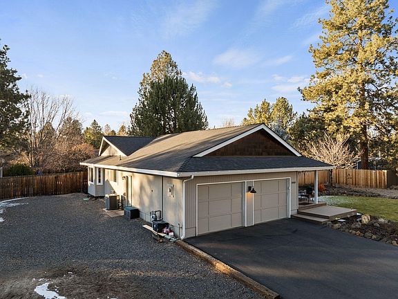 4th image of 20989 Greenmont Dr